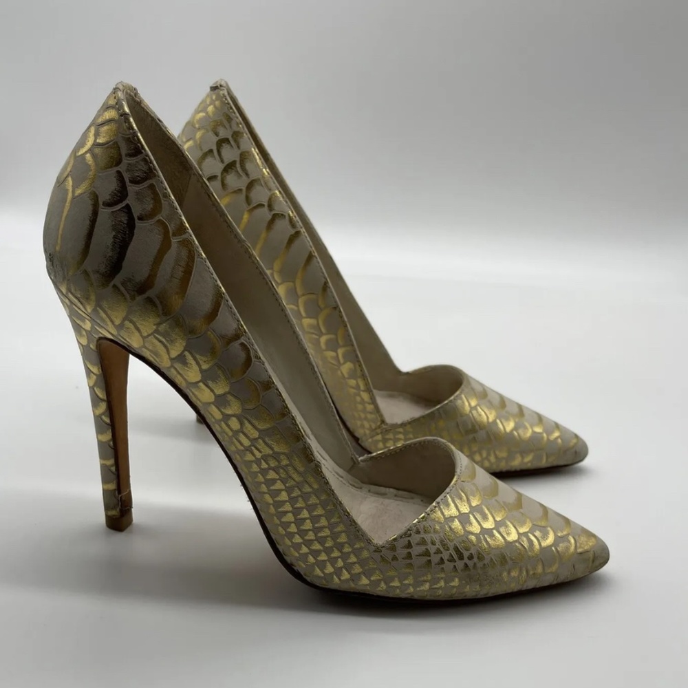 Alice&Olivia heels Size 6 gold tone